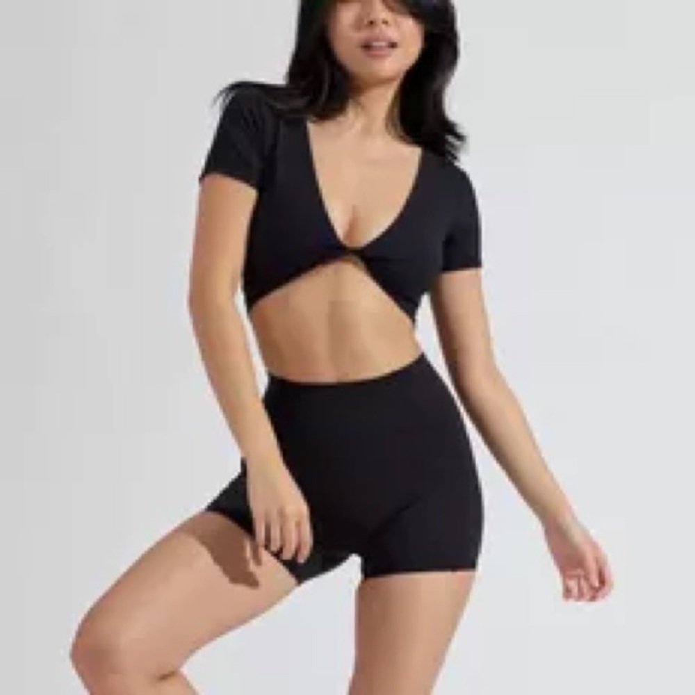 Airknit Twist Crop